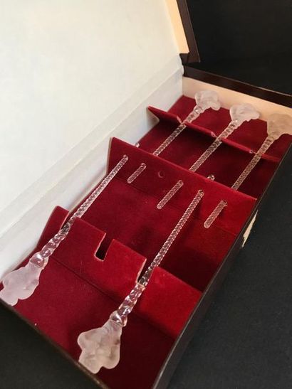 LALIQUE

Ensemble de 5 mosers à champagne...