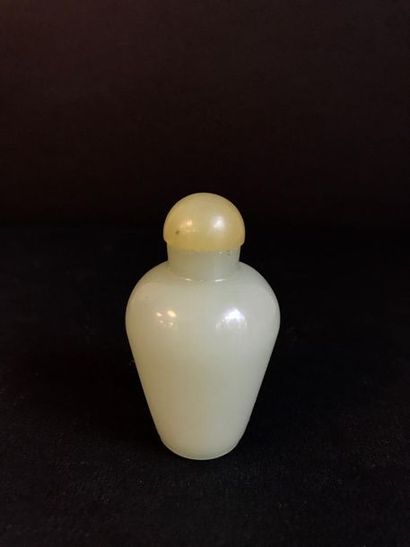 Tabatière en jade

H : 6 cm 