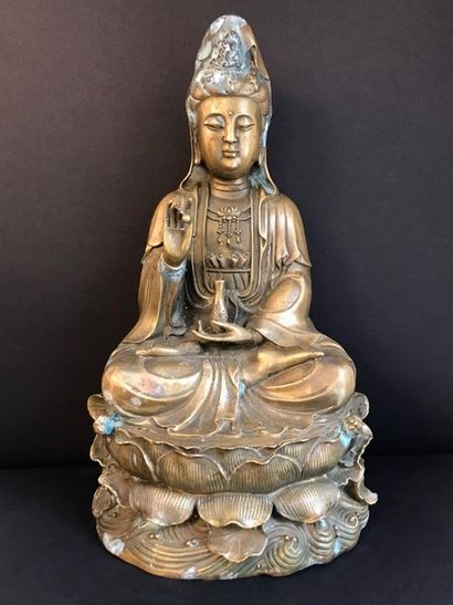 Guanyin en bronze à patine dorée

Chine,...