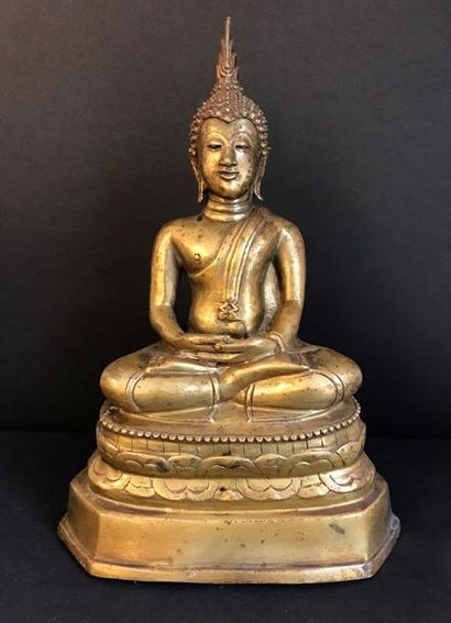 Buddha en bronze doré et ciselé

Birmanie,...