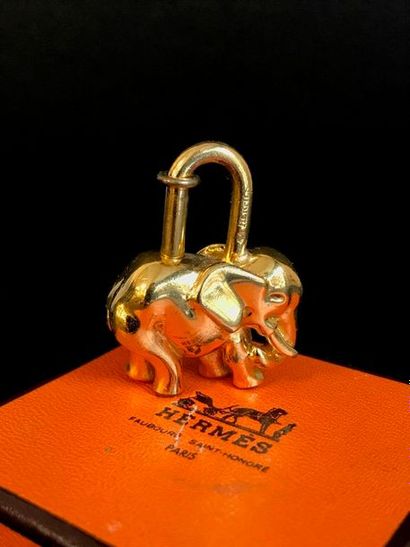 HERMES 

Cadenas en vermeil représentant...