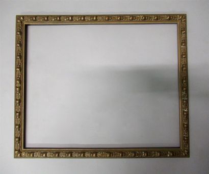 Cadre en bois et pâte bronziné à décor de...