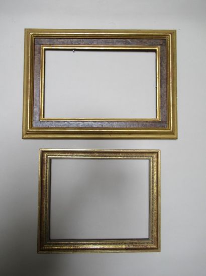 Lot de deux baguettes en bois mouluré doré...