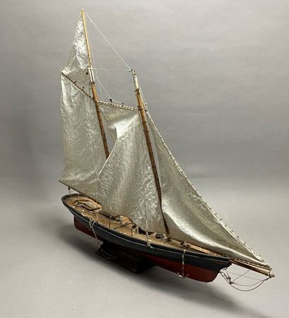 Sailboat model. 
20th century (accidents)
Length:...
