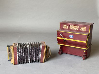 A small VICENTE LINARES BARCELONA crank organ...