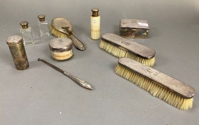 Silver toilet set (10 pieces). Late 19th...