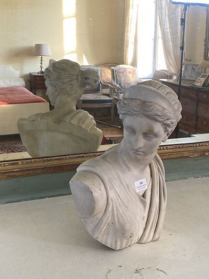 Antique-style bust of a woman.
Louis XV period
Height:...