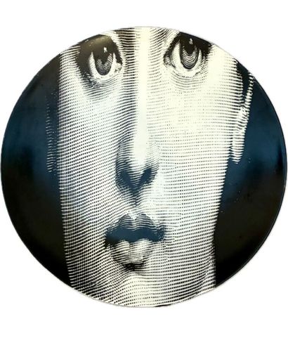 Piero FORNASETTI (1913-1988)
Assiette en...