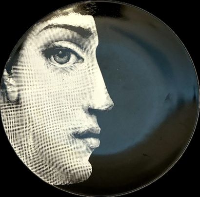 Piero FORNASETTI (1913-1988)
Assiette en...