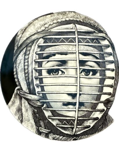Piero FORNASETTI (1913-1988)
Assiette en...