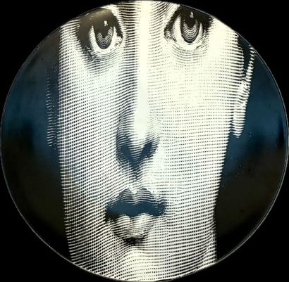Piero FORNASETTI (1913-1988)
Assiette en...