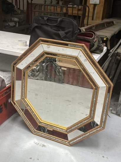 Miroir à parcloses de forme hexagonal 
90...
