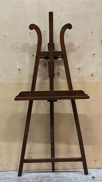 Un chevalet en bois naturel formant une lyre
Hauteur...
