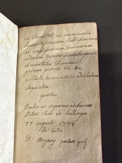 Ensemble de cinq livres

Première photographie...