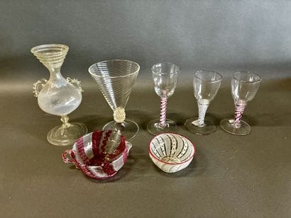 MURANO
Suite de verrerie comprenant