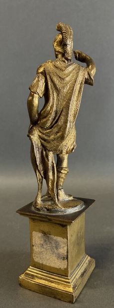 Bronze Empereur romain sur socle 
H. 21 cm


Première...
