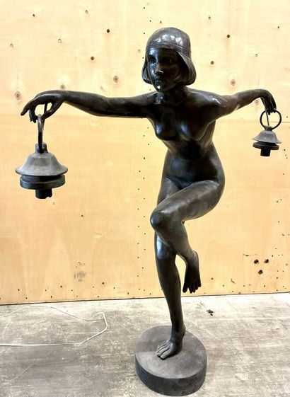 Danseuse
Lampadaire en bronze à deux ampoules...