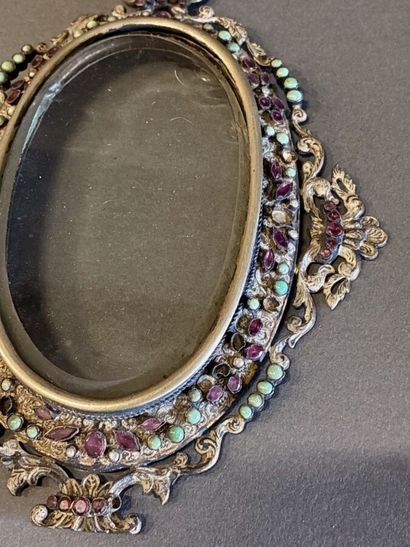 Partie de reliquaire à cabochons surmonté...