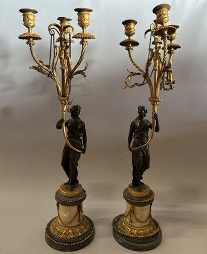 Paire de candélabres en bronze à trois bras...