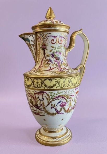 Sèvre (?)
Verseuse couvert en porcelaine...