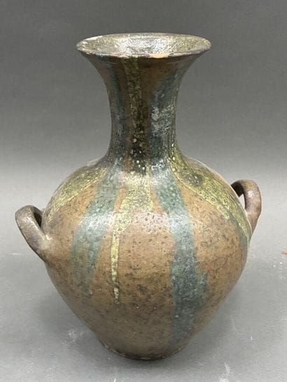 Vase en gré à col évasé
H. 32 cm
Egrenures...