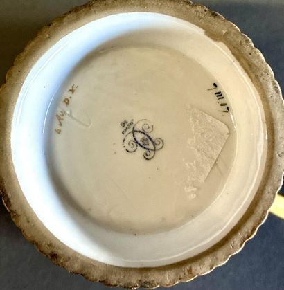 Sèvre (?)
Verseuse couvert en porcelaine...