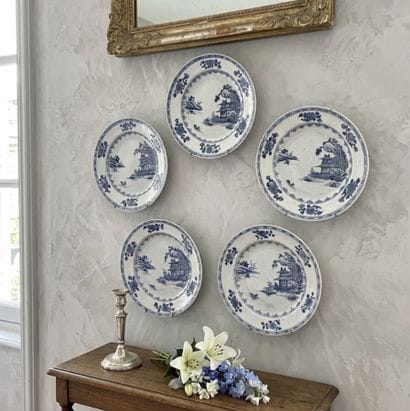 DELFT (?)
Suite de 5 assiettes en porcelaine...