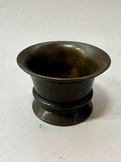 Mortier en bronze 
H.7 cm et D10.5 cm