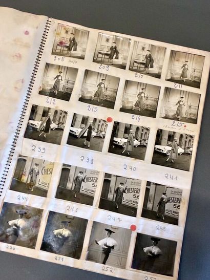 Carnet de photographies de mode réalisé par...