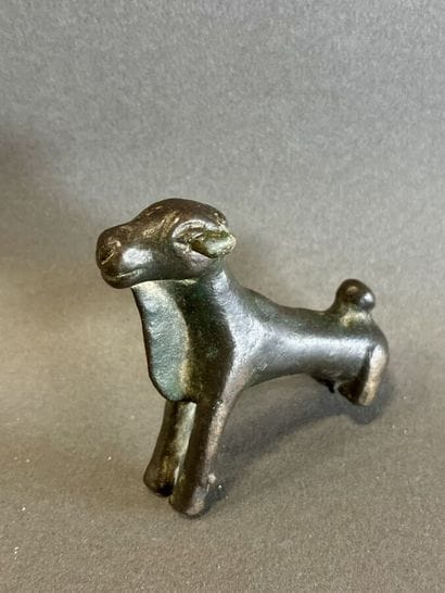 Statuette zoomorphe en bronze 
L. 7 cm