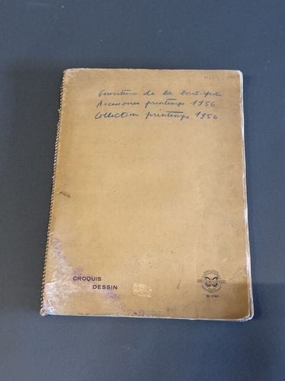 Carnet de photographies de mode réalisé par...