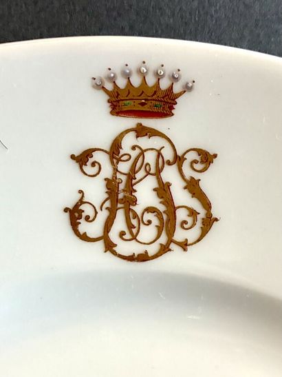 BRUXELLES 
Partie de service en porcelaine...