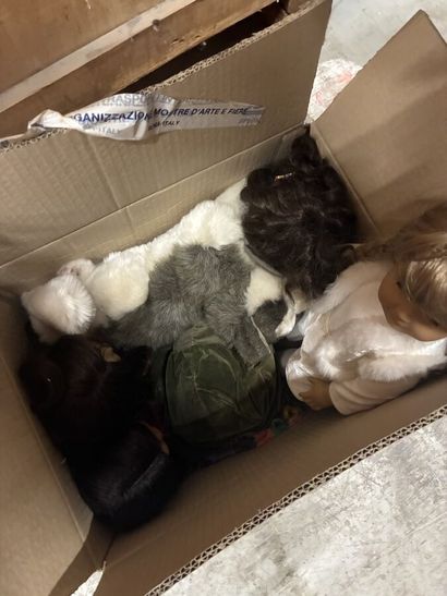 2 cartons de jouer pour enfants : peluches,...
