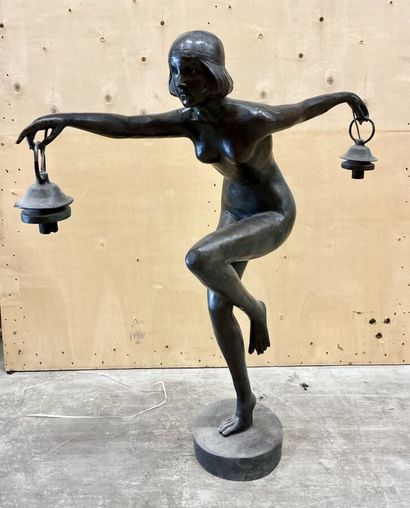 Danseuse
Lampadaire en bronze à deux ampoules...