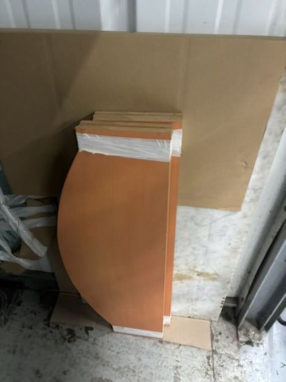Paire de bibliothèques en bois laqué blanc...