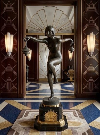 Danseuse
Lampadaire en bronze à deux ampoules...