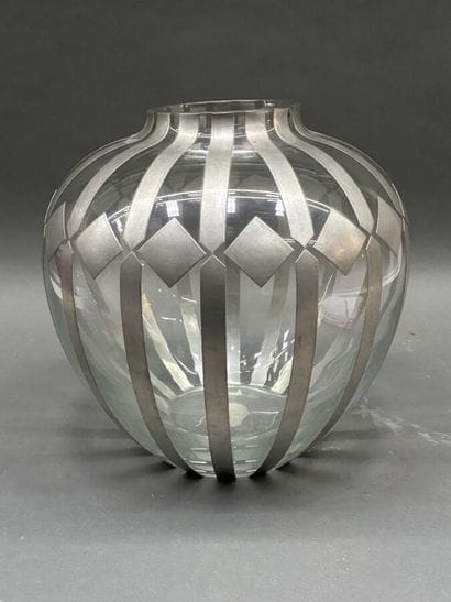 Vase en verre à décor géométrique
H. 35 cm...