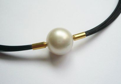 Anna TABAKHOVA
Collier orné d'une perle de...