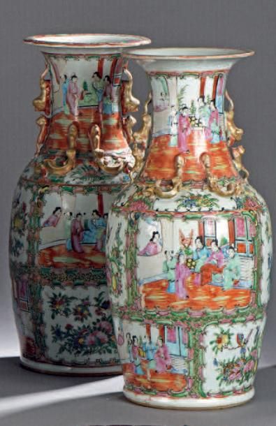 PAIRE DE VASES BALUSTRES décorés en émaux...