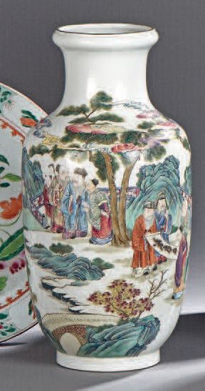 VASE en porcelaine de forme cylindrique à...