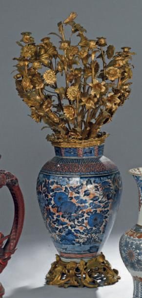 RARE ET IMPORTANT VASE couvert à pans coupés...