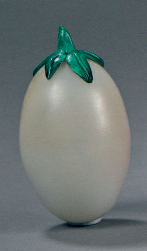 TABATIÈRE en verre opaque blanc imitant le...