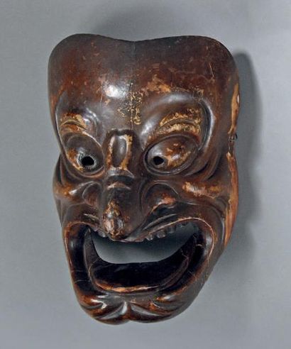MASQUE populaire en bois recouvert de gofun...