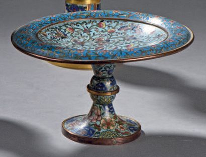 COUPE en émail cloisonné à décor polychrome...