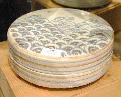 BOÎTE ronde couverte en céramique crème émaillée...