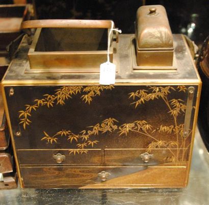 NÉCESSAIRE DE FUMEUR (tobako-bon) en bois...