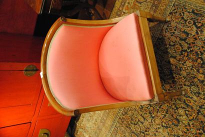 FAUTEUIL à dossier gondole, la ceinture droite....