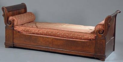 LIT D'ALCÔVE en acajou et placage d'acajou,...