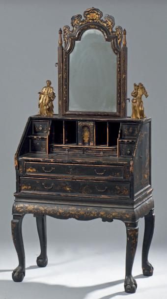 BUREAU DE PENTE en bois laqué à fond noir...
