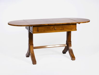 TRAVAIL BIEDERMEIER
Bureau à abattants arrondis...